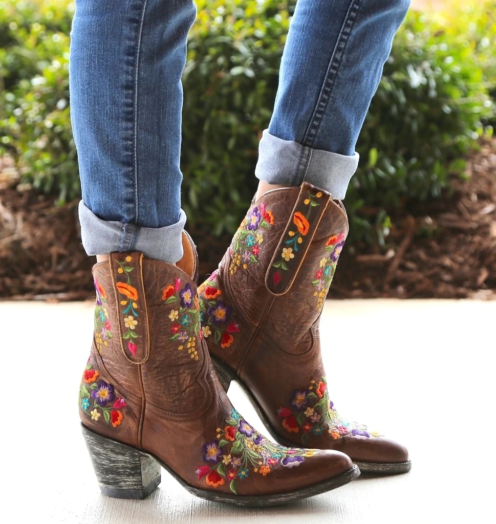 Bota Boho Modelo Texas com Bordados Floral - Image 2