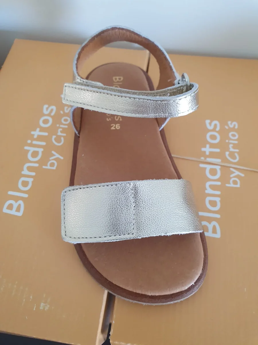 Sandália respeitadora do pé da criança Creta - Blanditos Dourada - Image 4