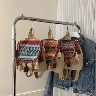 Mochila Detalhes Bordados e Franjas