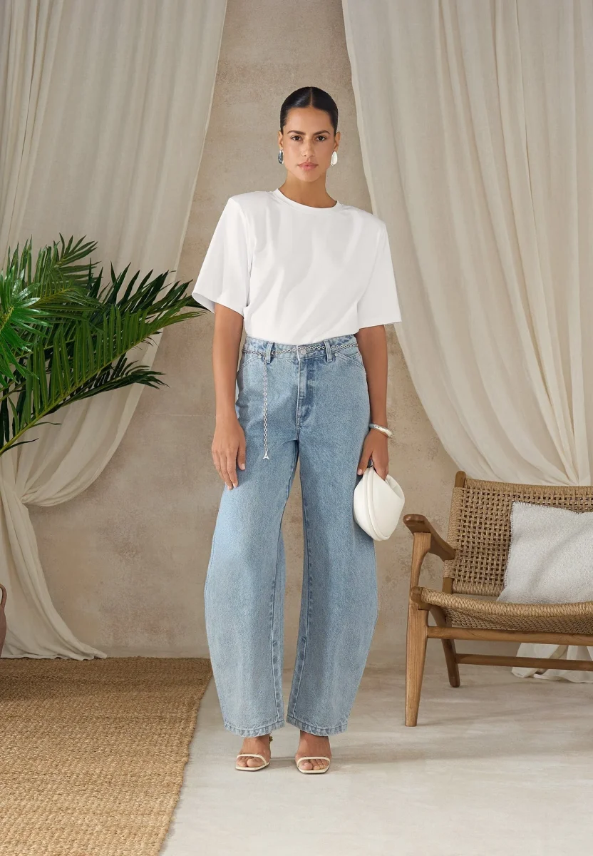 Enora - Hourglass Jean With Chain - Mid Blue - Image 3