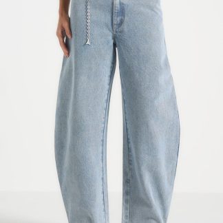 Enora - Hourglass Jean With Chain - Mid Blue