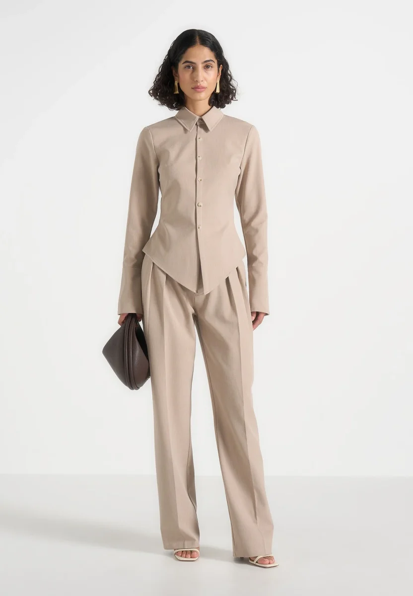 Sonia - Tailored Cinch Shirt - Taupe - Image 3