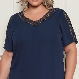 Blusa Plus Size Crepe com Detalhe Renda