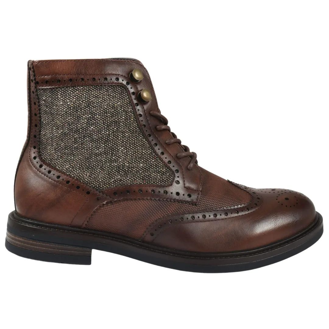 Botas masculinas de cano curto estilo brogue com cadarço, na cor marrom. - Image 2