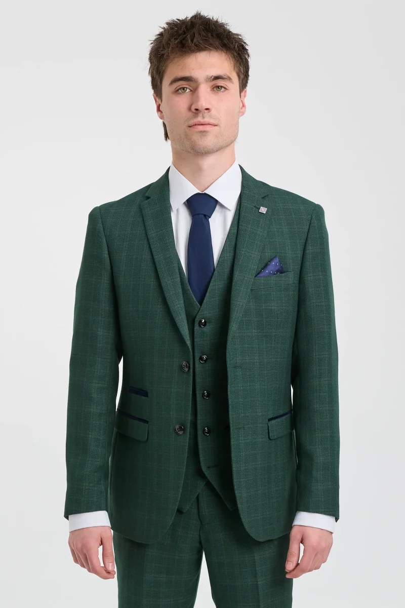 Leo - Terno masculino verde de três peças com estampa xadrez e corte sob medida.