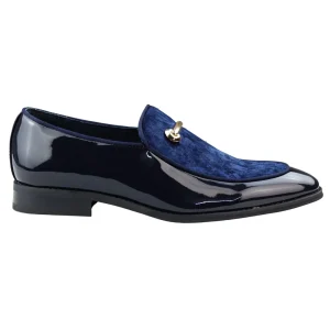 Mocassim masculino de couro azul forrado com veludo, elegante e formal.