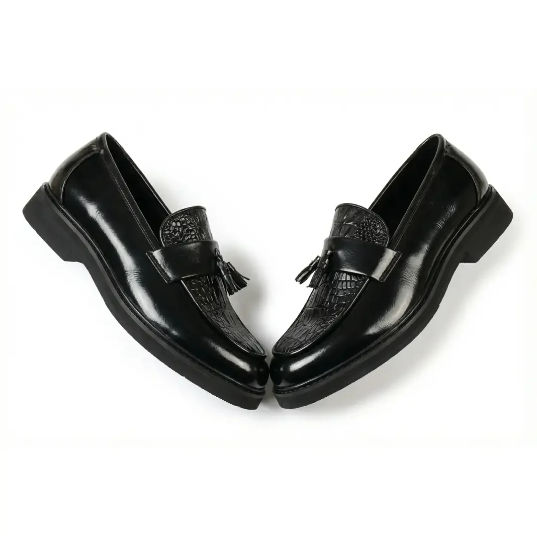 Mocassins masculinos com sola tratorada e detalhes texturizados com borla - Image 5