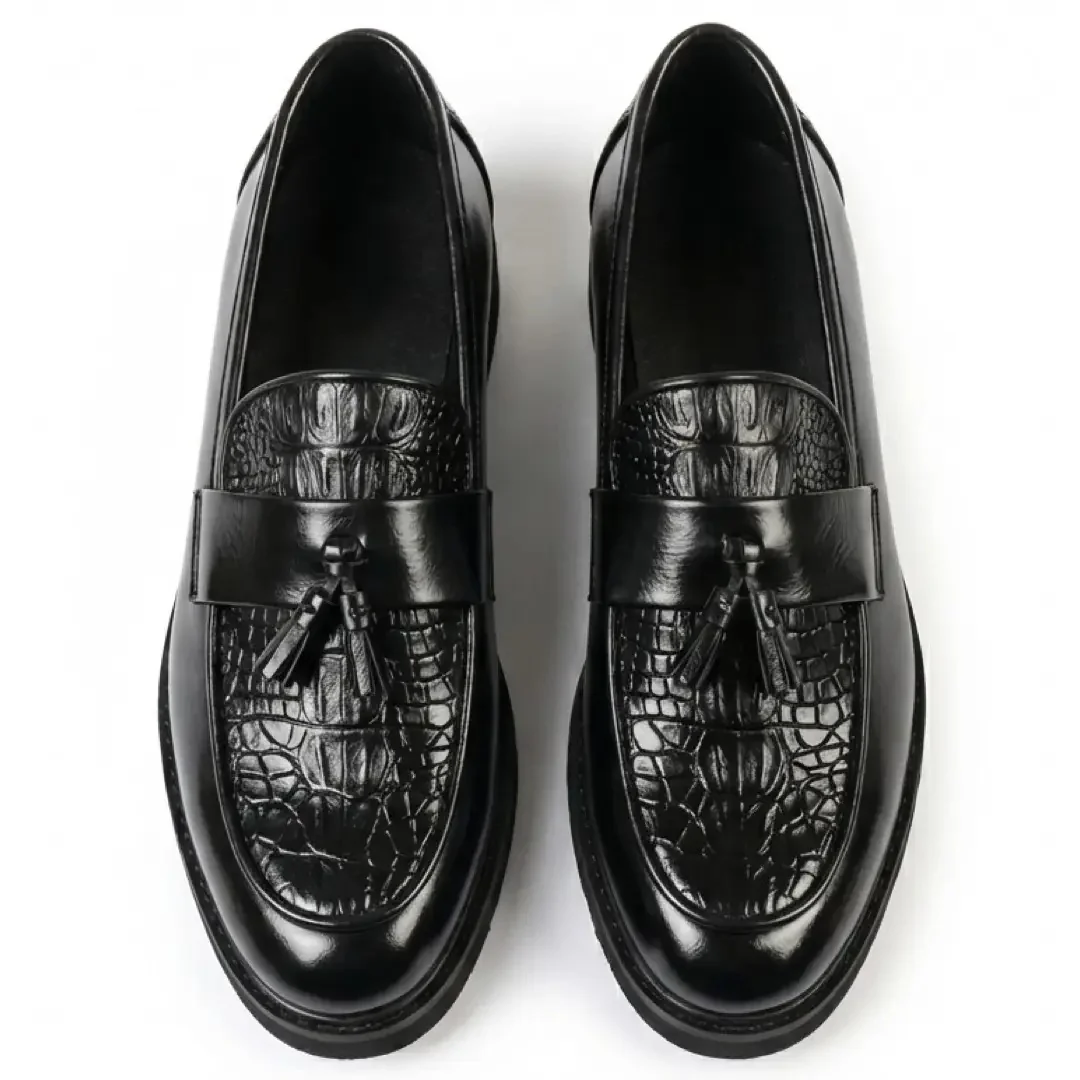 Mocassins masculinos com sola tratorada e detalhes texturizados com borla - Image 6