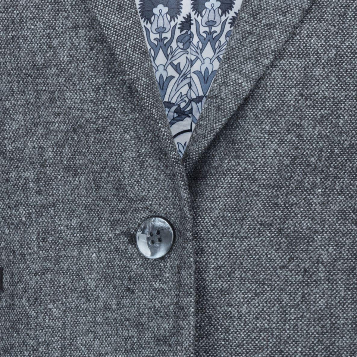 Conjunto feminino com colete em lã tweed, com cotoveleiras, estilo vintage clássico dos anos 1920, cinza. - Image 4